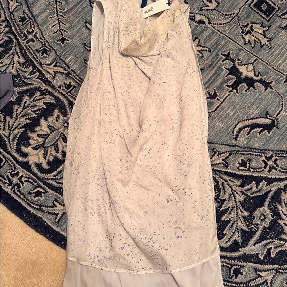 Chic Mini Dress with Subtle Patterns - Picture 3 of 6